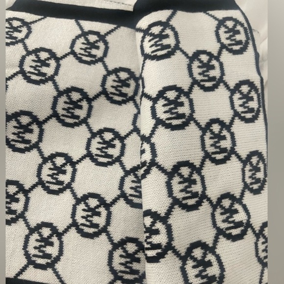 NWT Double Sided Michael Kors scarf - Picture 2 of 2